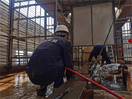 閉式冷卻塔日常清理工作(閉式冷卻塔清洗方案)